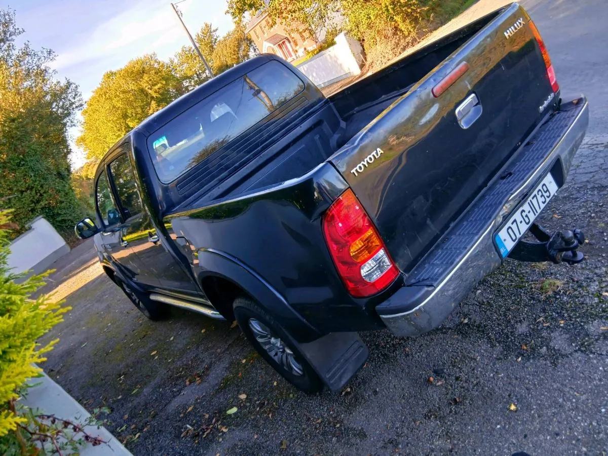 Toyota Hilux Invincible - Image 4