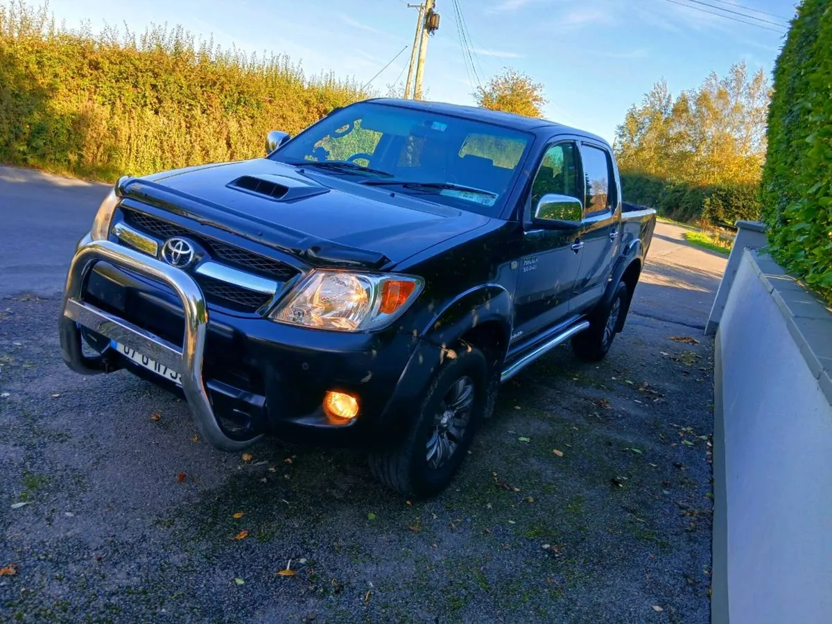 Toyota Hilux Invincible - Image 3
