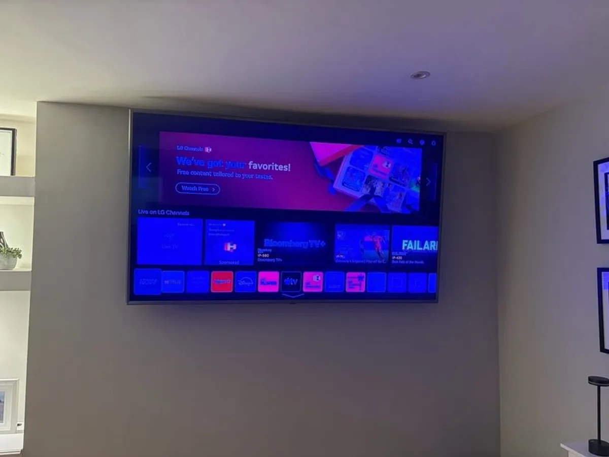 Lg 75 inch tv white light gone - Image 3