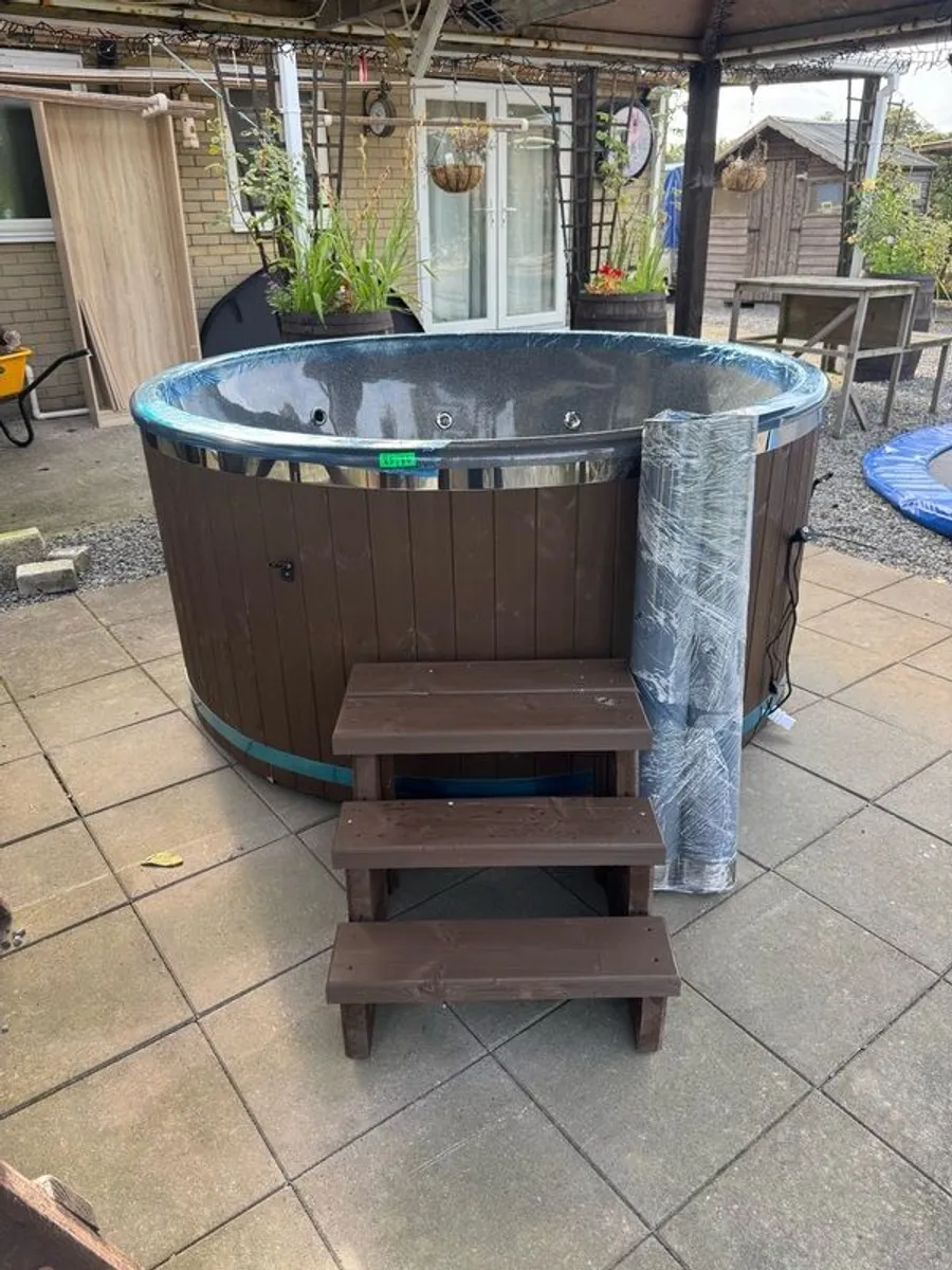 Hot tub - Image 2