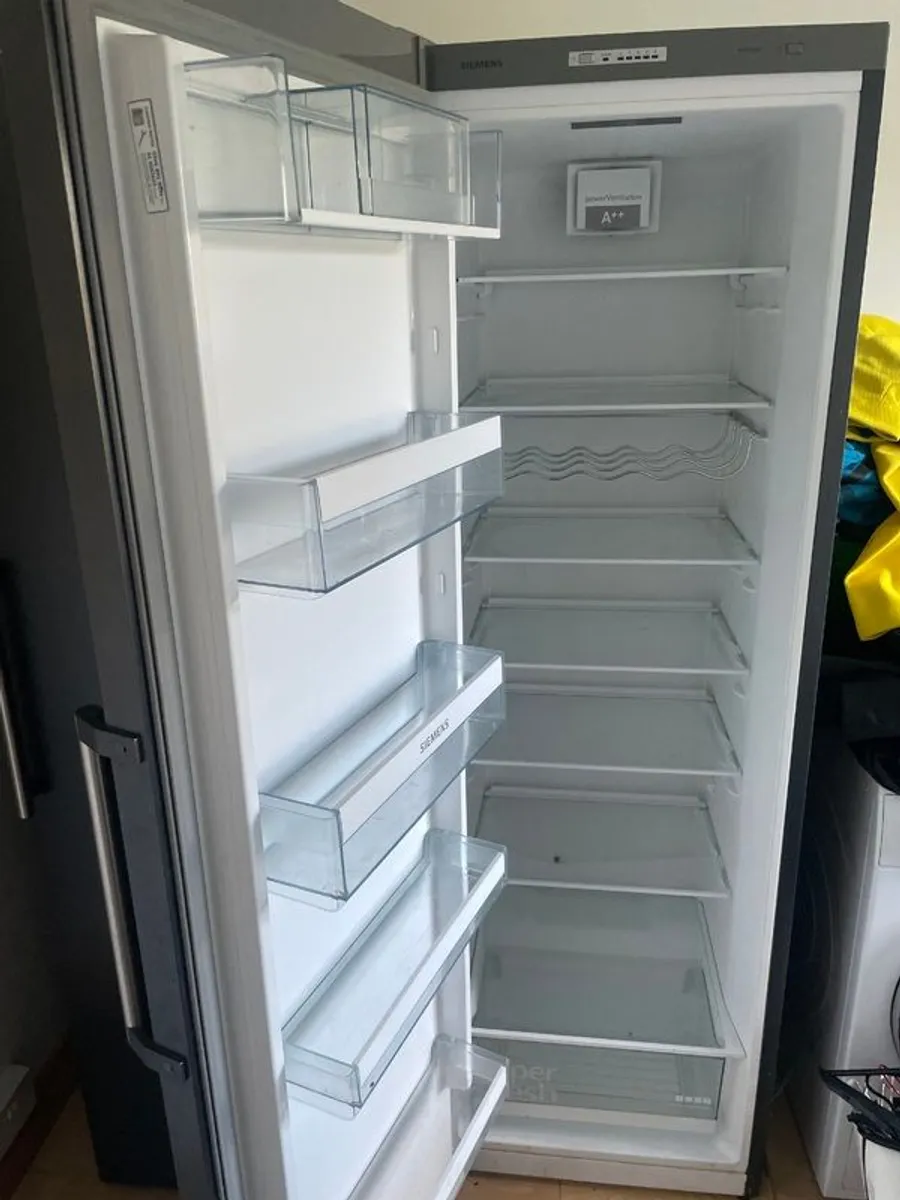 Siemens black freestanding fridge and freezer - Image 4