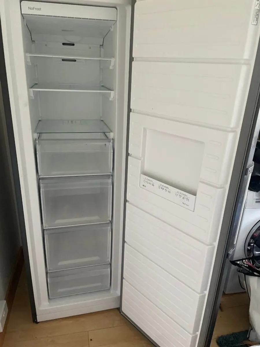 Siemens black freestanding fridge and freezer - Image 2