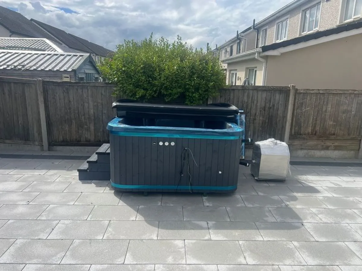 Hot tub - Image 2