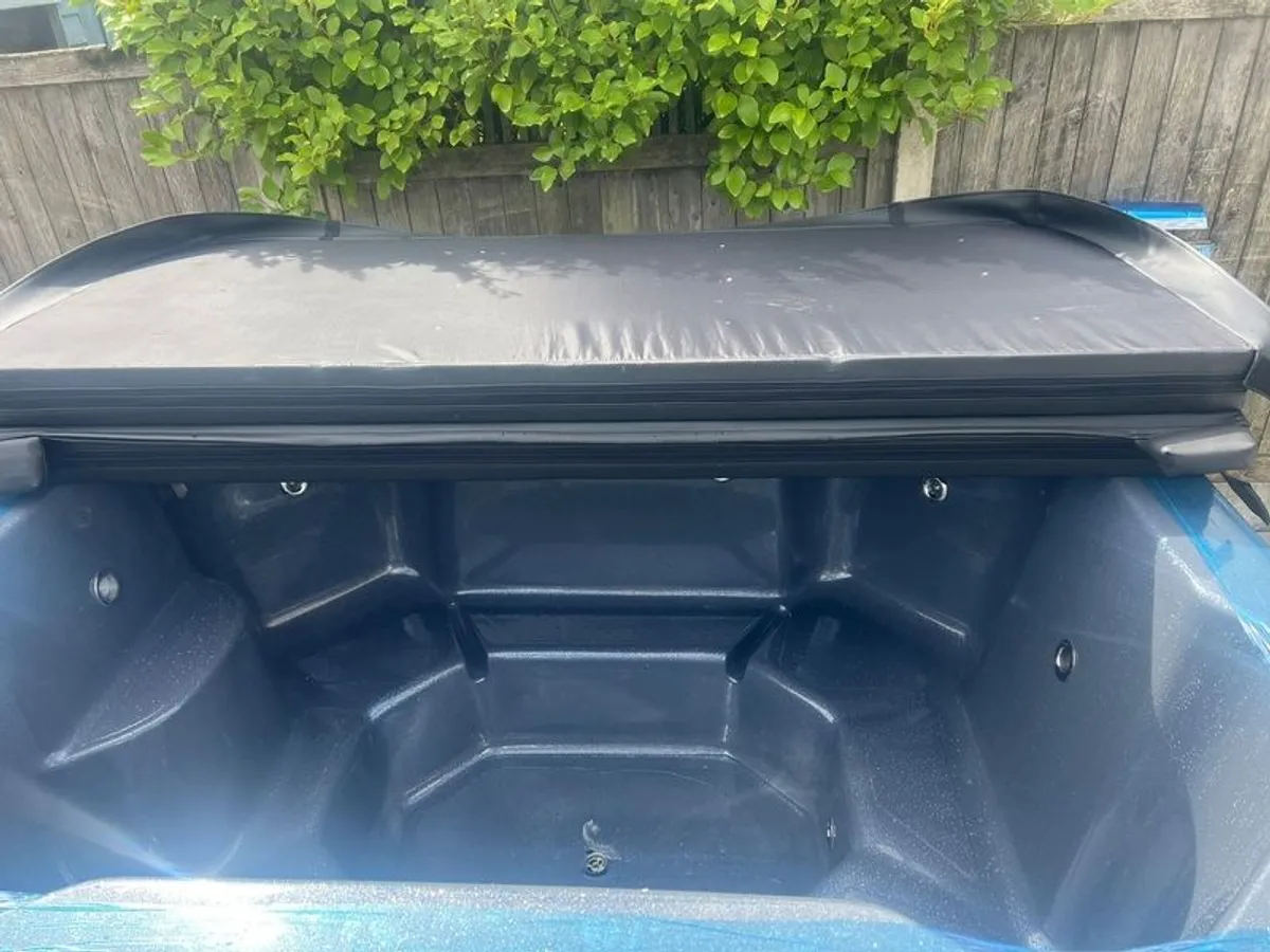 Hot tub - Image 3