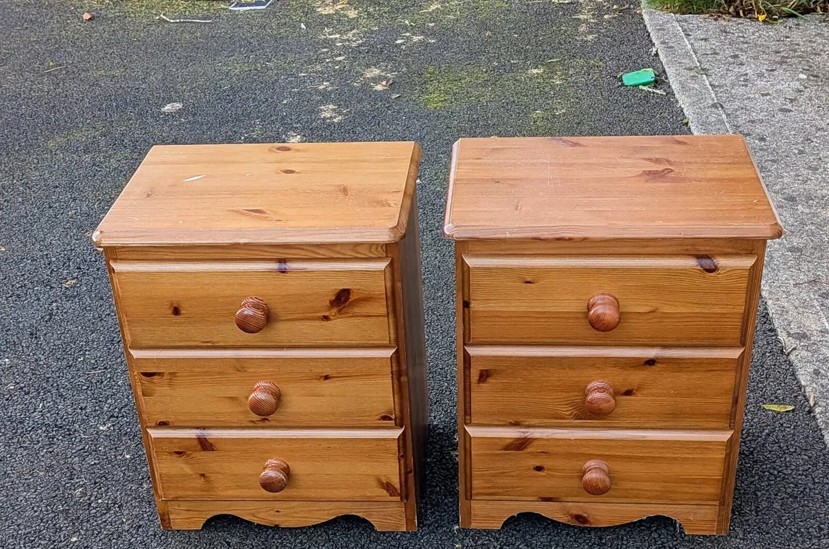 Double bed and 2 lockers - Image 1