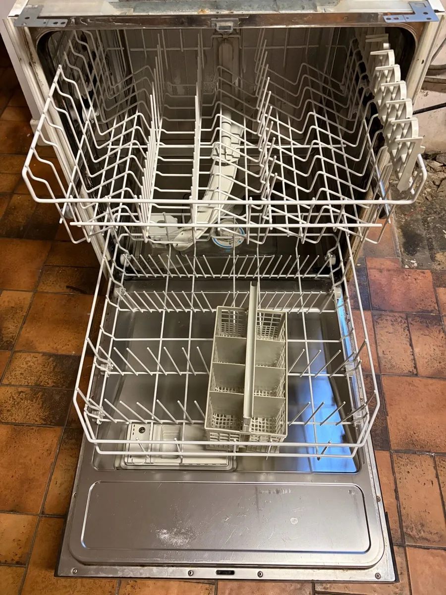 Dishwasher - Image 2