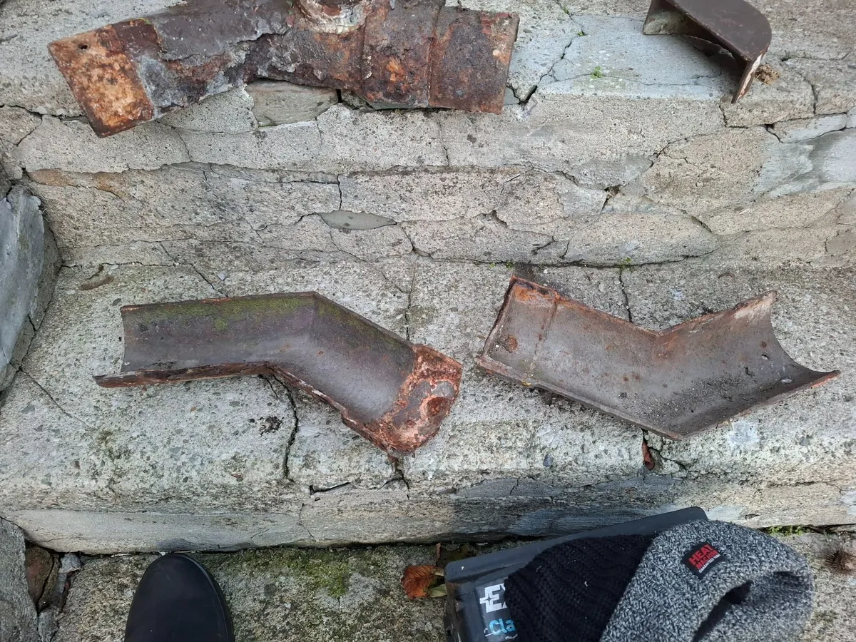 Cast iron gutter fittings - Image 1