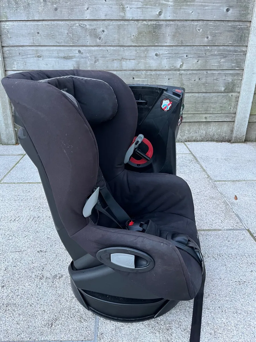Maxi Cosi Axiss Swivel Car Seat - Image 4