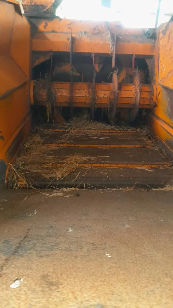 Straw chopper/blower/feeder - Image 3