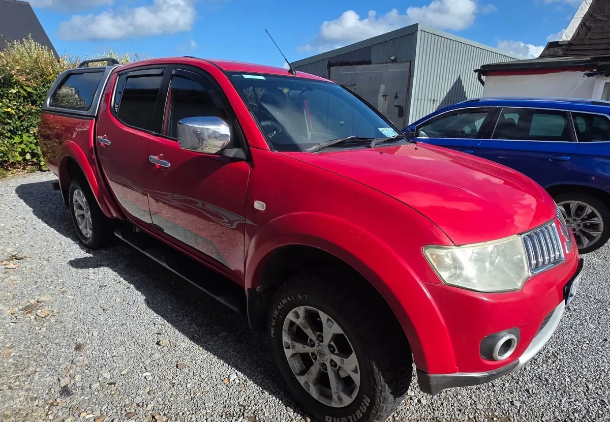 Commercial 4x4 Mitsubishi L200 - Image 1