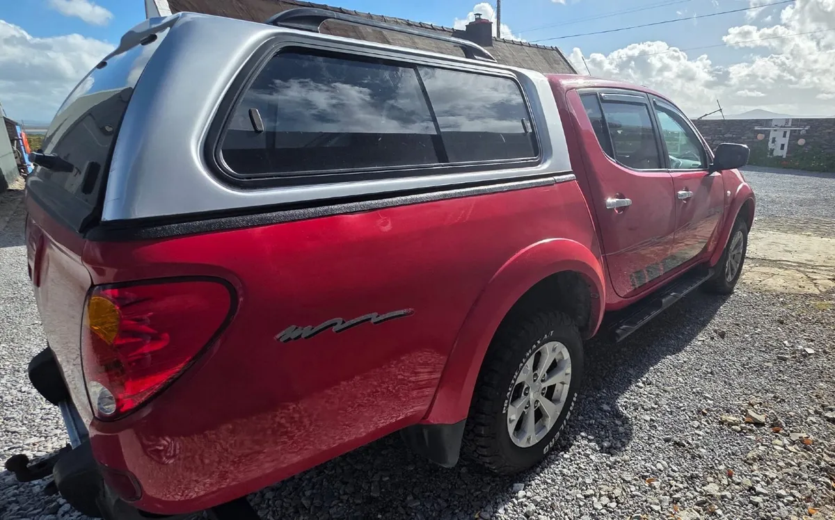 Commercial 4x4 Mitsubishi L200 - Image 4