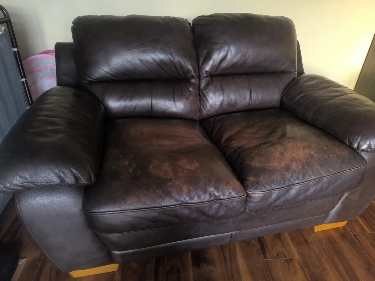 3 & 2 Leather Suite - Image 2