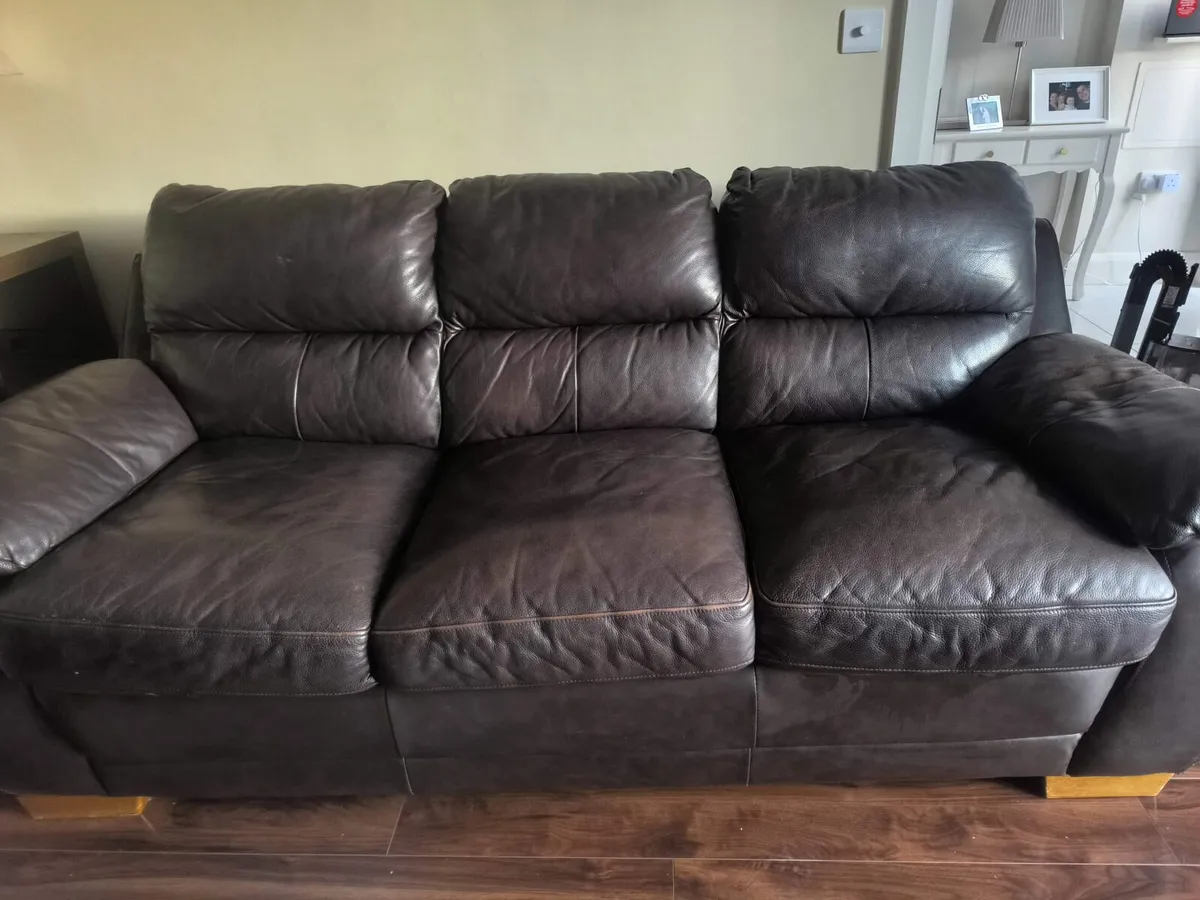 3 & 2 Leather Suite - Image 3