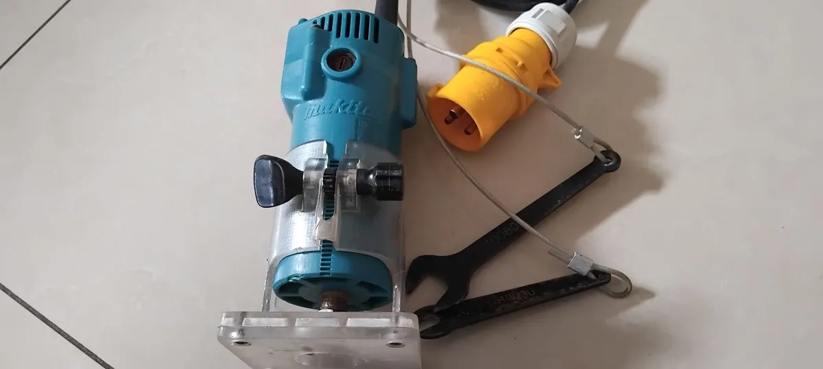 Makita 3703 Laminate Trimmer 110v - Image 1