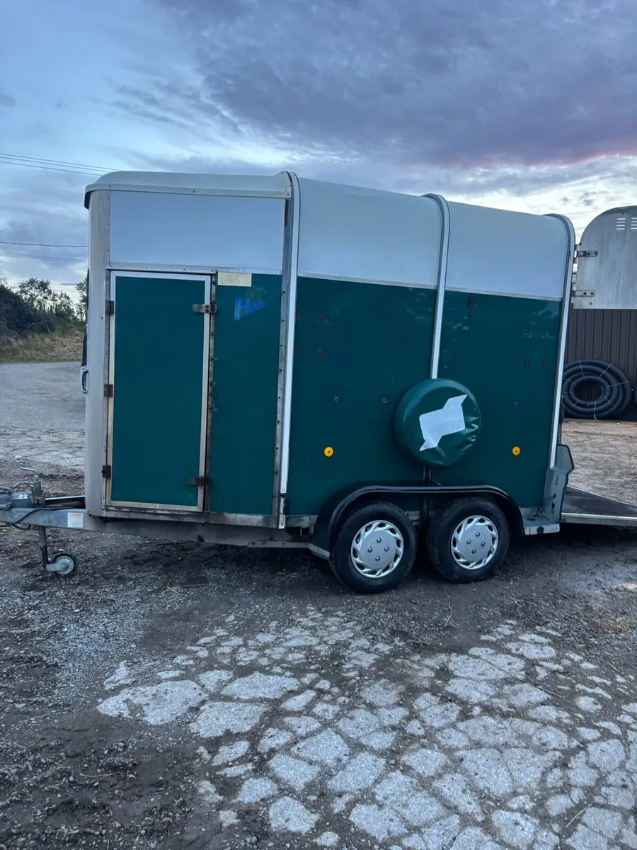 Horse box - Image 1