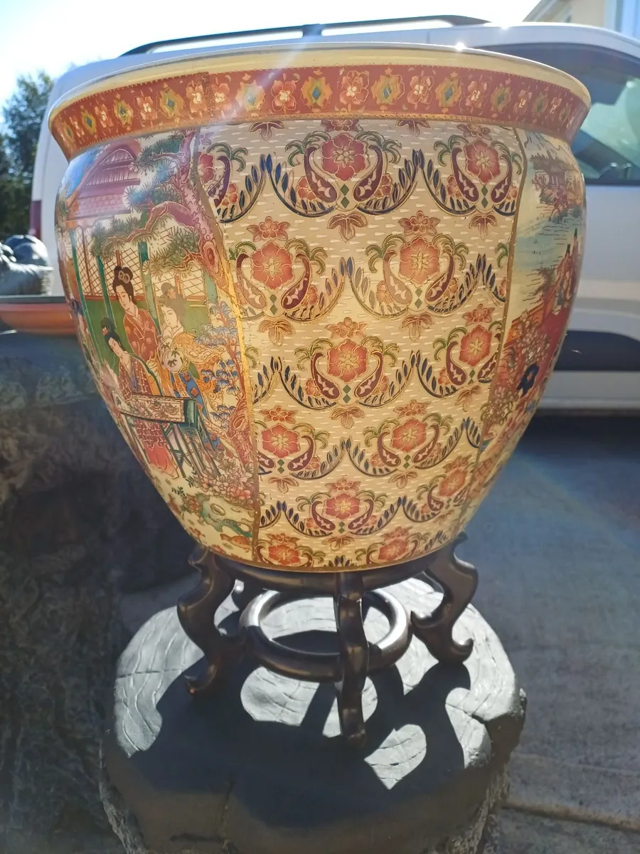 1970s Large Chinese Porcelain Fishbowl/Planter - Image 4