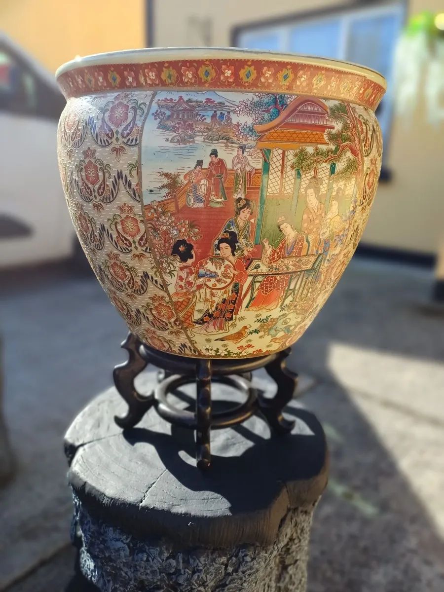 1970s Large Chinese Porcelain Fishbowl/Planter - Image 2