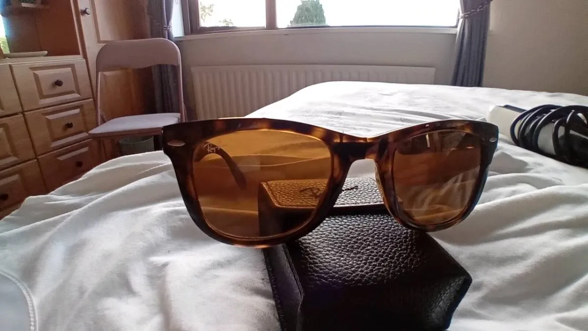 Ray ban sun glasses - Image 1