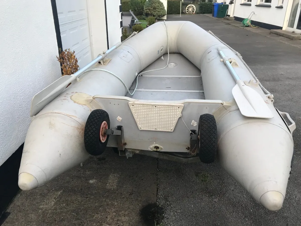 Inflatable boat & trailer. - Image 4