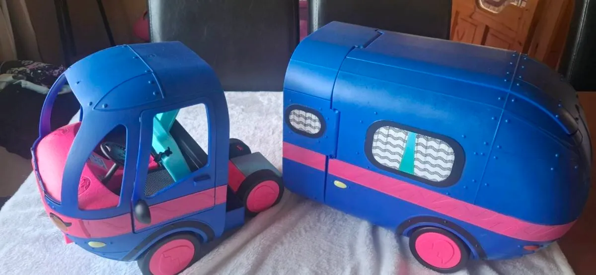 Lol royal blue camper van - Image 4