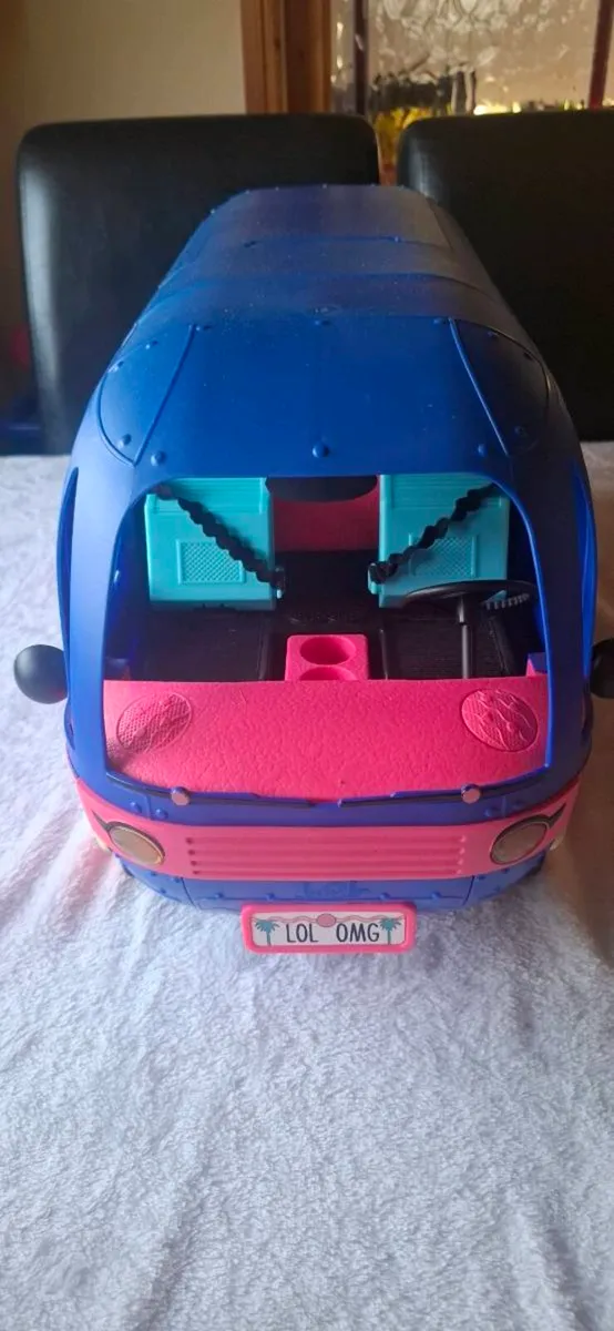 Lol royal blue camper van - Image 2