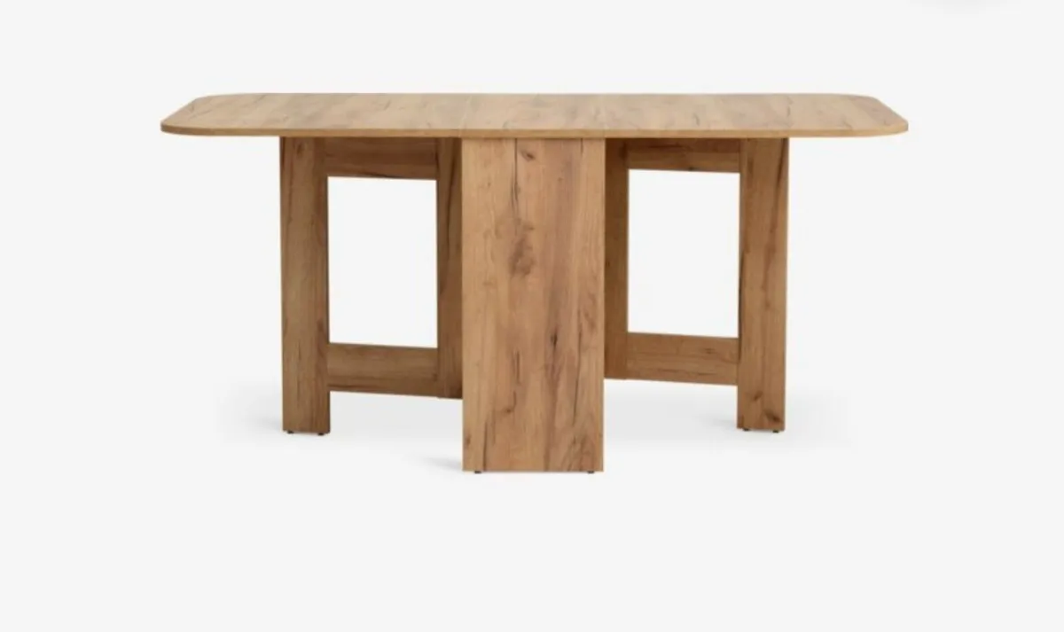 Table and chairs - Image 1