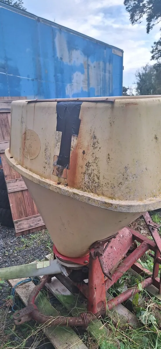 Fertiliser spreader - Image 3