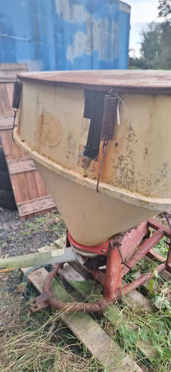 Fertiliser spreader - Image 4