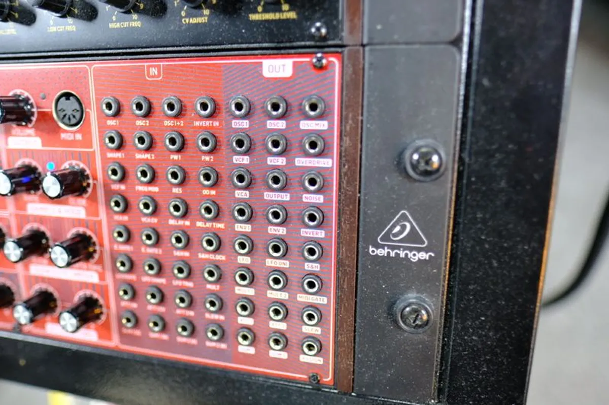 Behringer Neutron Synth - Image 2