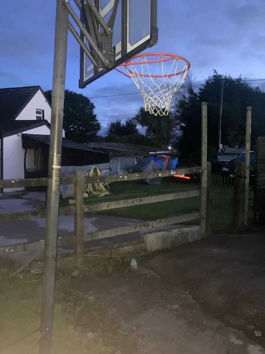 Basketball hoop - Image 2