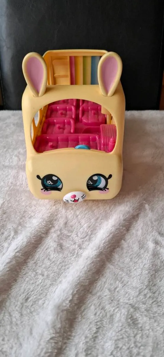 Kindi kid mini dolls and school bus - Image 3
