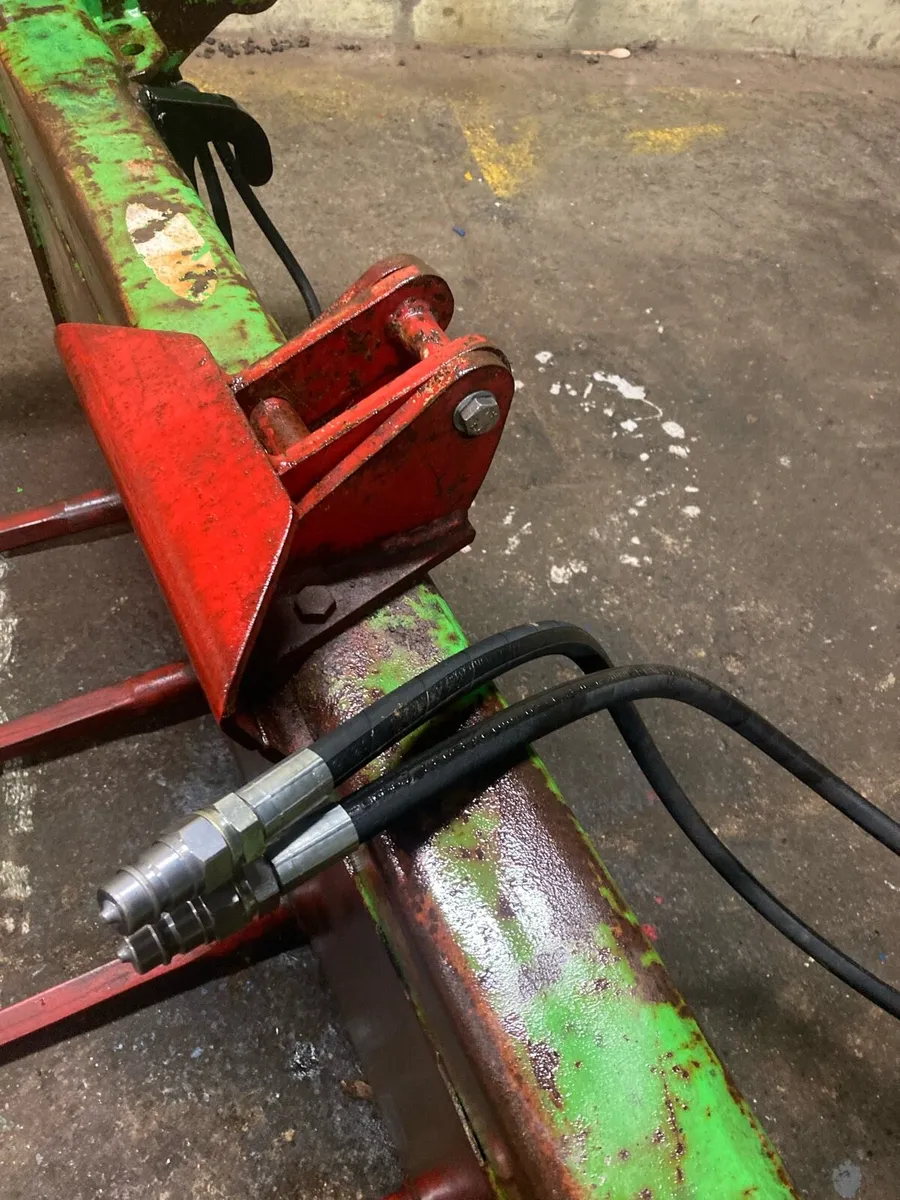 Bale shear with euro  brackets & plastic retainer - Image 2