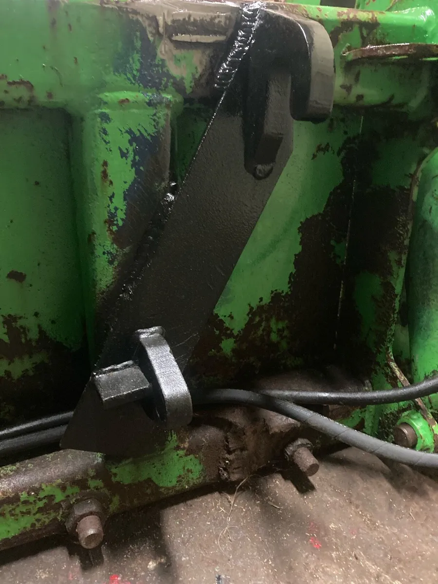 Bale shear with euro  brackets & plastic retainer - Image 4
