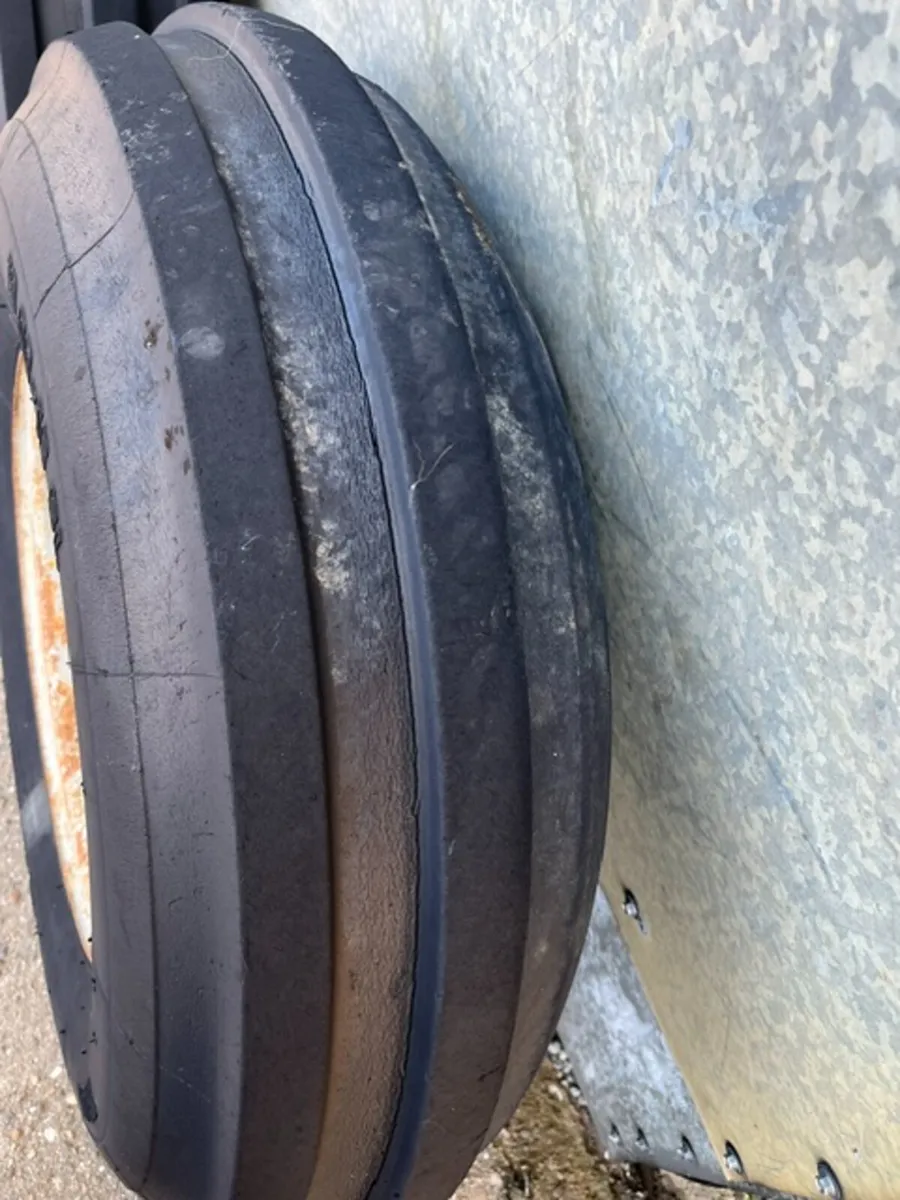 Pair 1000 x 16 Wheels and Tyres - Image 4