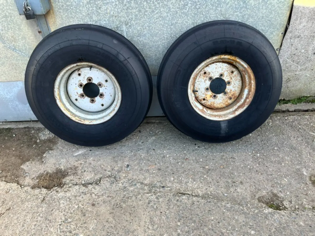 Pair 1000 x 16 Wheels and Tyres - Image 1