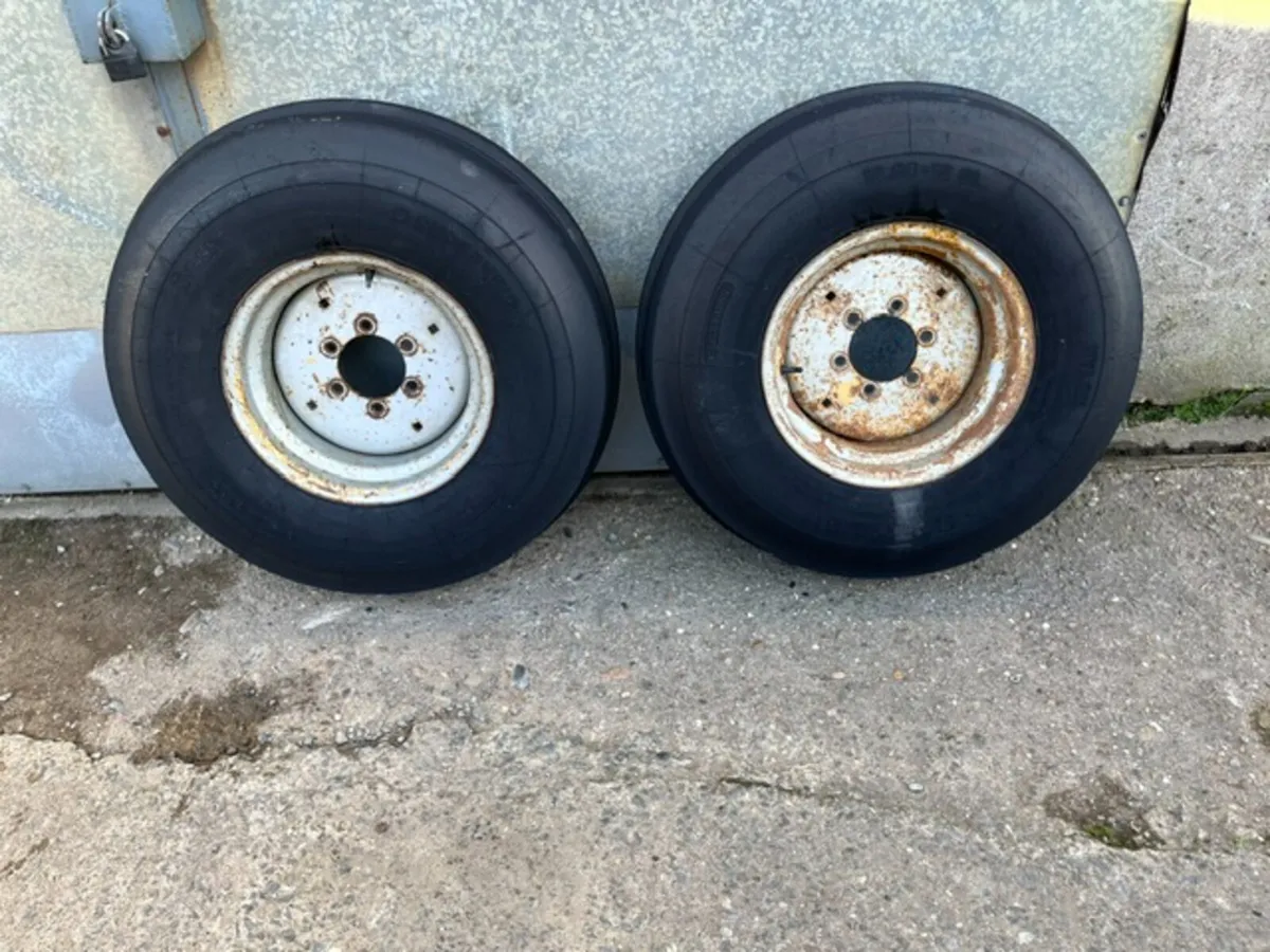 Pair 1000 x 16 Wheels and Tyres - Image 2