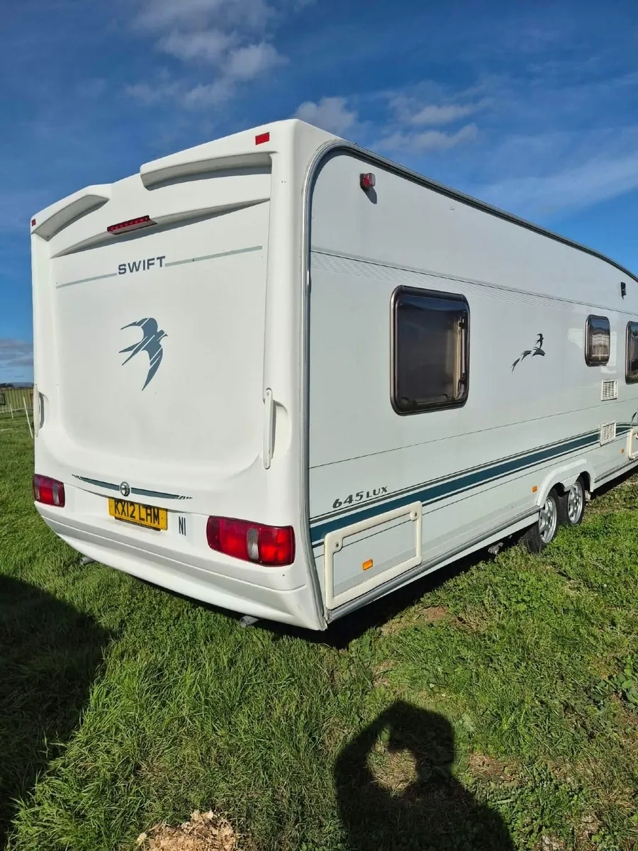 Swif  fixed island bed bed caravan - Image 3