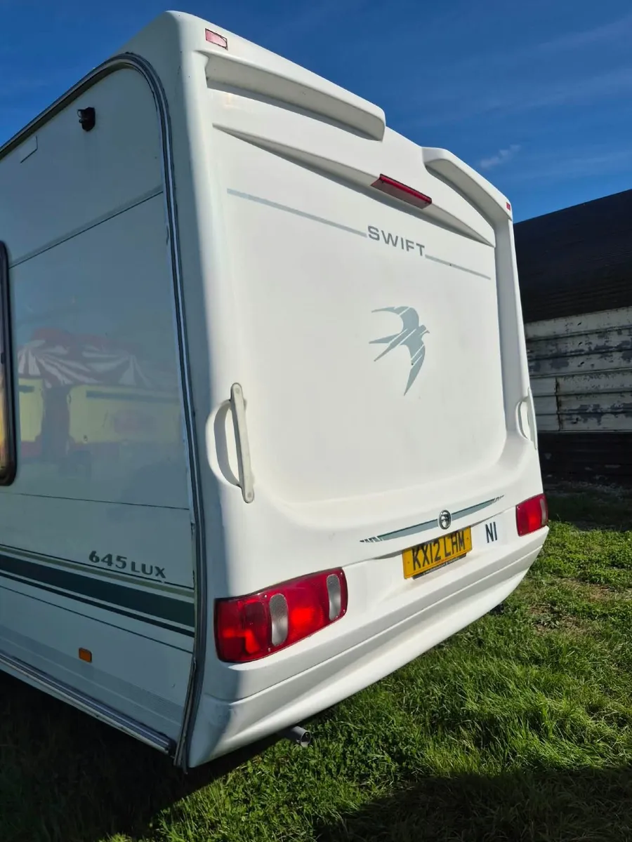 Swif  fixed island bed bed caravan - Image 4