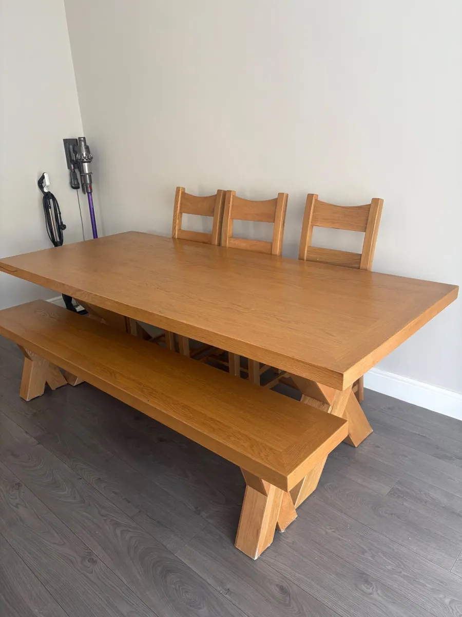 Dining table - Image 1