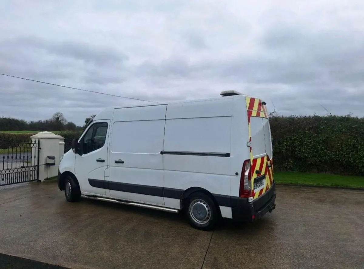 Renault master 2016 REAR OFFICE AND REAR INVERTER - Image 3