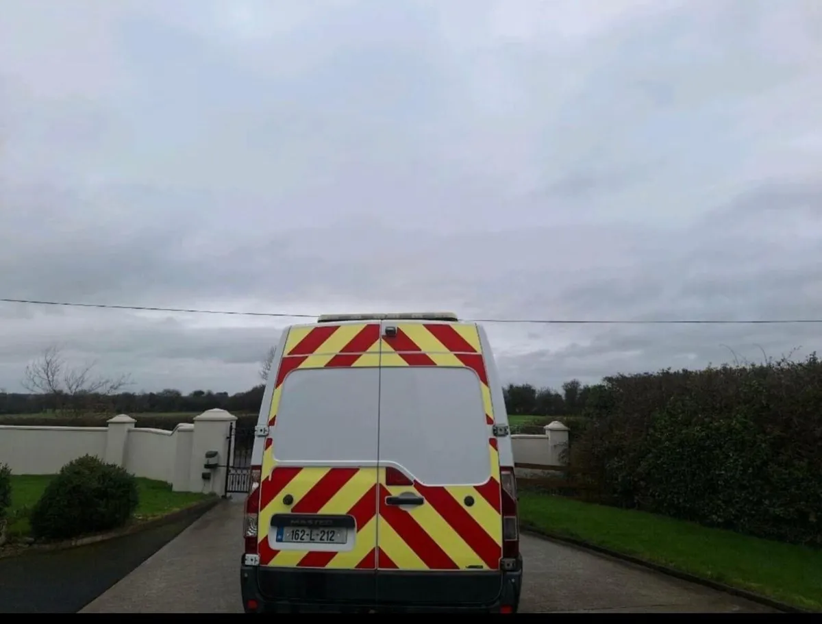 Renault master 2016 REAR OFFICE AND REAR INVERTER - Image 4