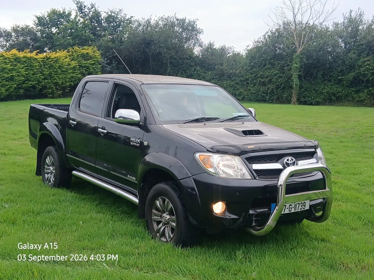 Toyota Hilux Invincible - Image 1
