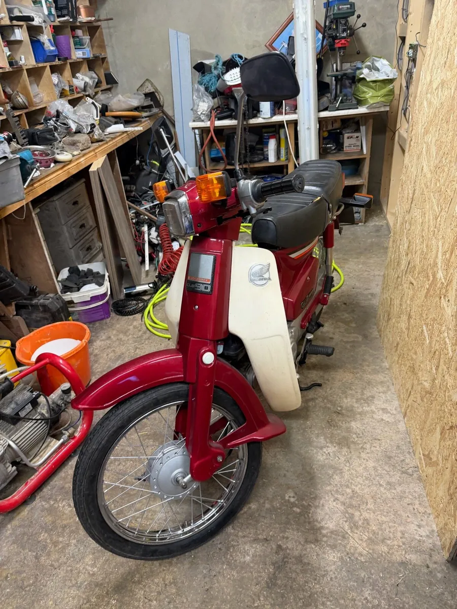 HONDA c90 red - Image 2