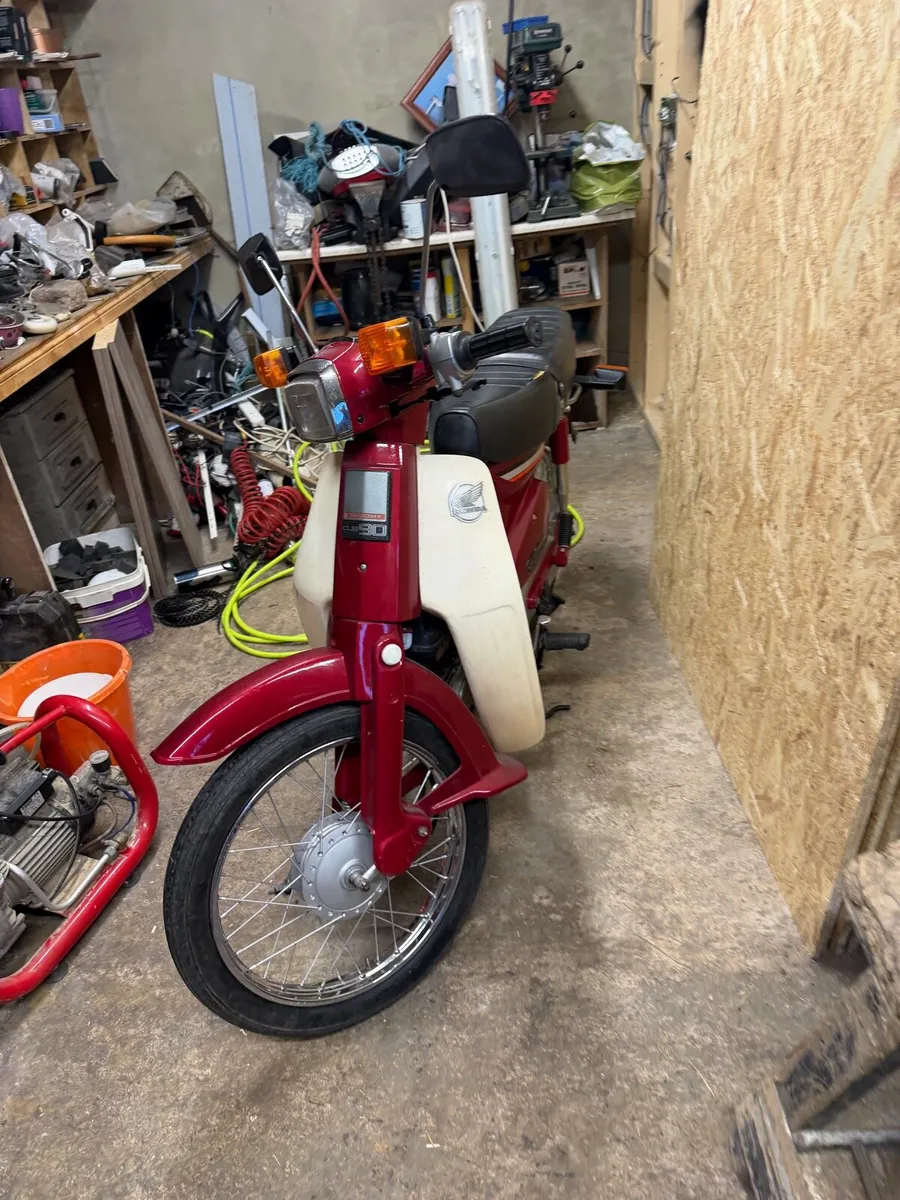HONDA c90 red - Image 1