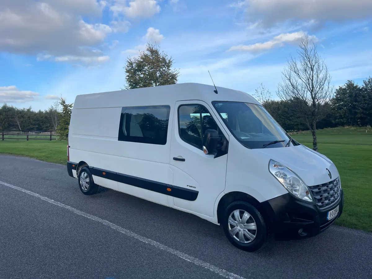 Crew cab 7 Seater - Image 3