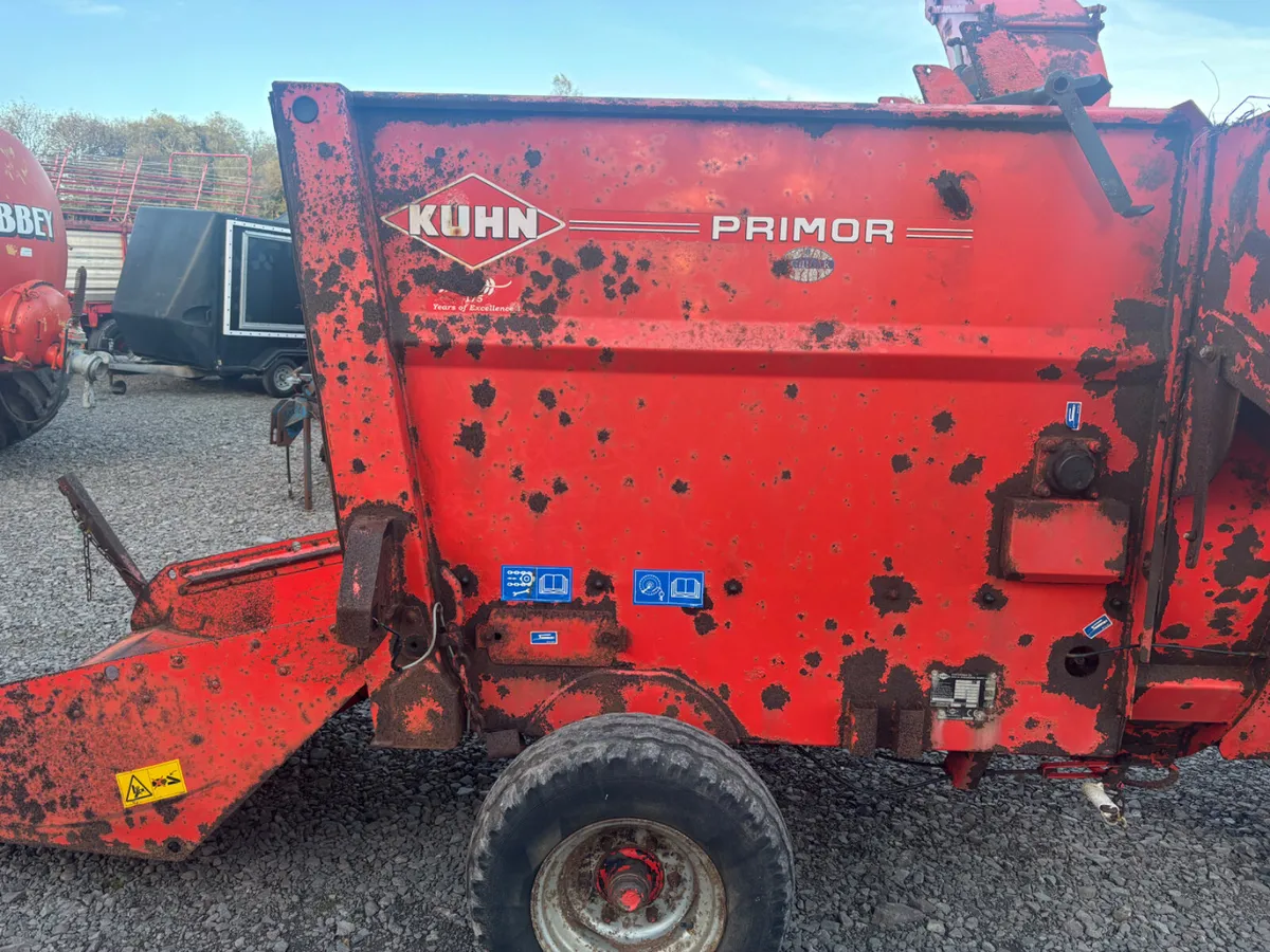 Kuhn 3560 straw/ silage chopper / feeder - Image 2