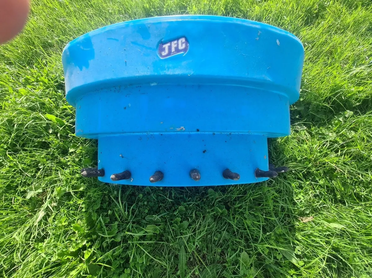 JFC JFC 10 Teat Gate Feeder Trough & Hay Racks - Image 1