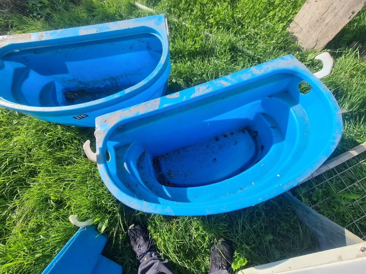 JFC JFC 10 Teat Gate Feeder Trough & Hay Racks - Image 2