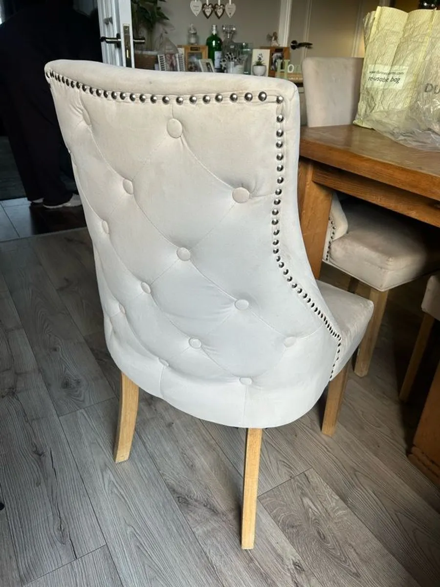 Dining table (extendable) with four velvet dining chairs - Image 4