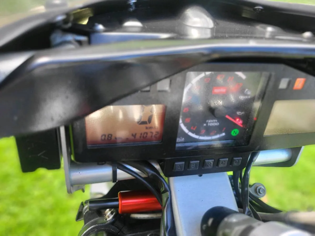 Aprilia motorcycle - Image 3
